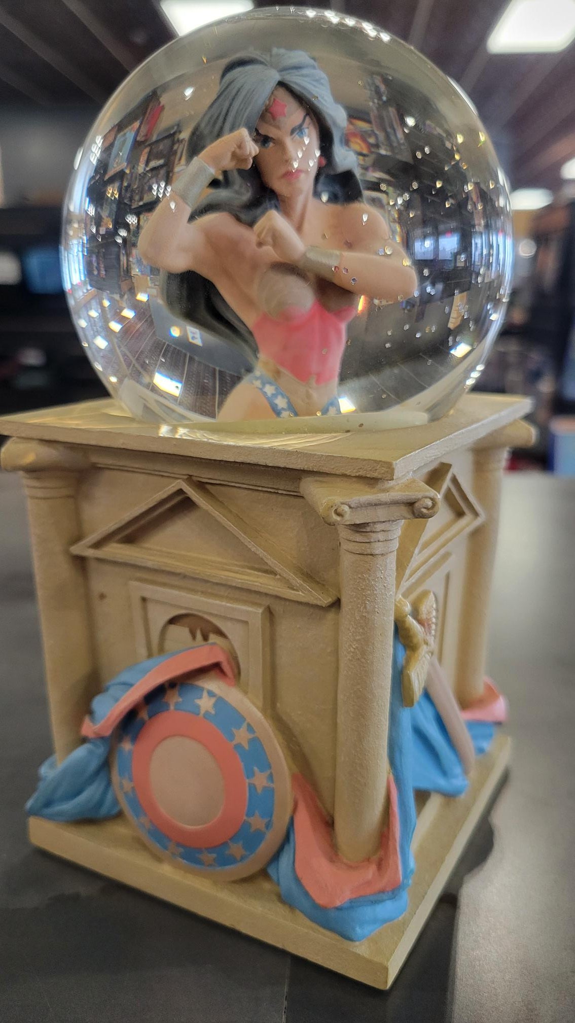 Wonder Woman Snow Globe #1114/1500